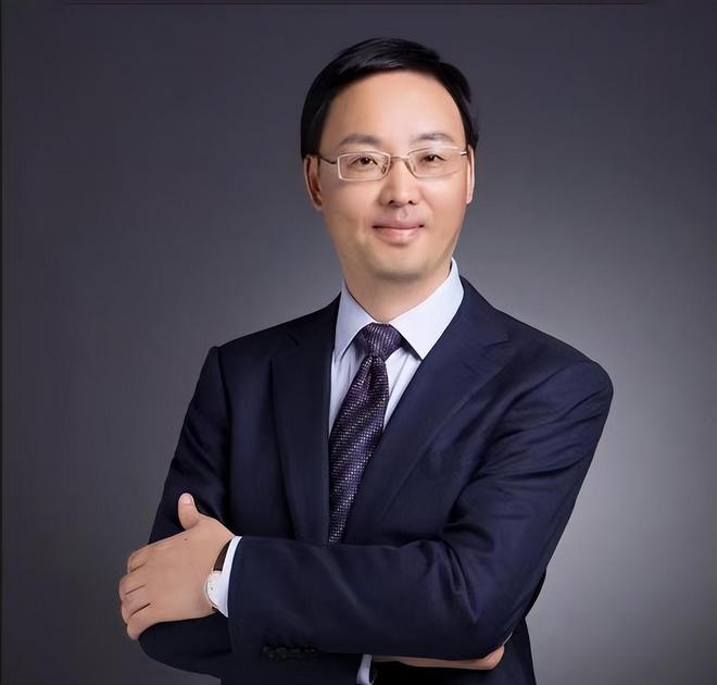 黄文涛：“东升西降”